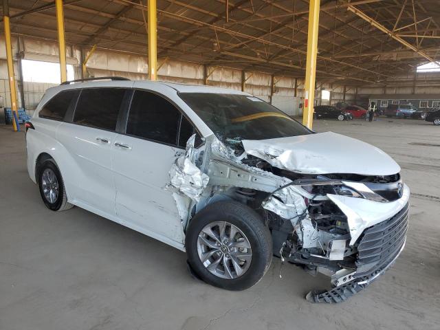 5TDYRKEC8PS173862 - 2023 TOYOTA SIENNA XLE WHITE photo 4