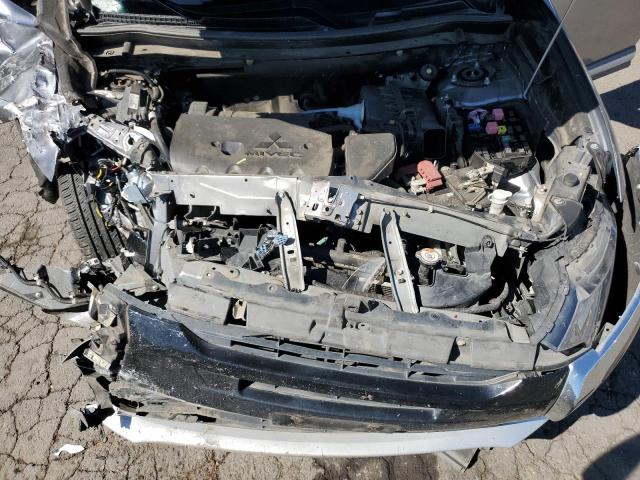 JA4AD3A30JJ004297 - 2018 MITSUBISHI OUTLANDER SE Boz foto 12