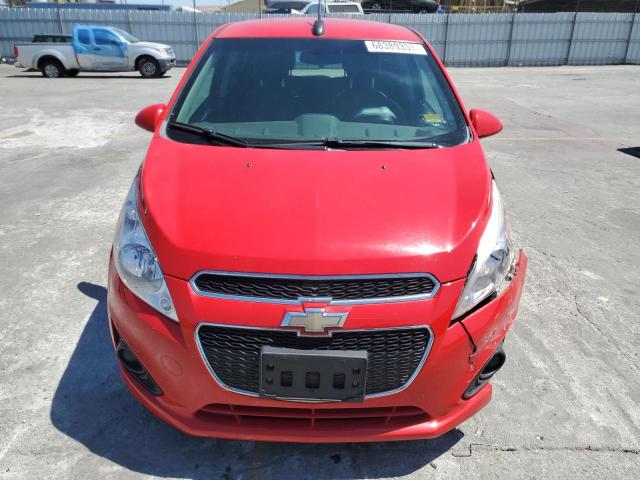 KL8CD6S99FC746818 - 2015 CHEVROLET SPARK 1LT Красный фото 5