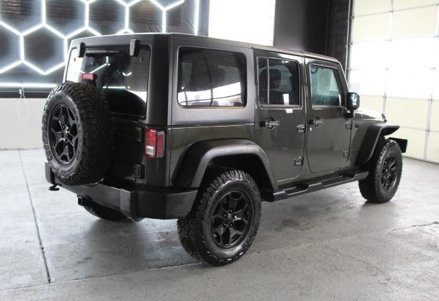 1C4BJWDG9FL670329 - 2015 JEEP WRANGLER UNLIMITED SPORT GRAY photo 3