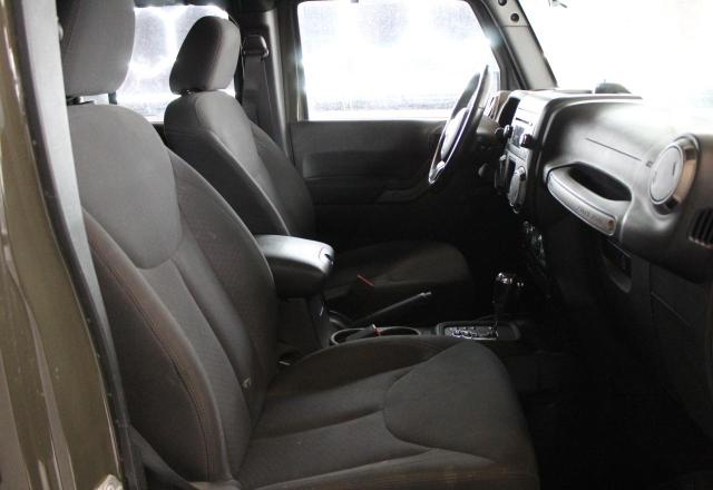 1C4BJWDG9FL670329 - 2015 JEEP WRANGLER UNLIMITED SPORT GRAY photo 5