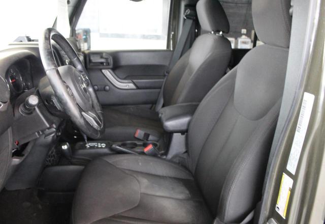 1C4BJWDG9FL670329 - 2015 JEEP WRANGLER UNLIMITED SPORT GRAY photo 9