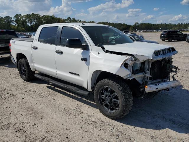 5TFDW5F18GX558273 - 2016 TOYOTA TUNDRA CREWMAX SR5 WHITE photo 4