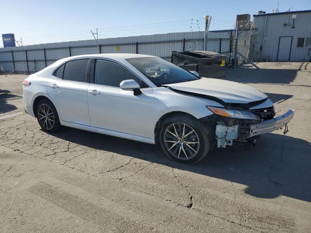 4T1F31AK9PU610484 - 2023 TOYOTA CAMRY XLE أبيض صورة 4