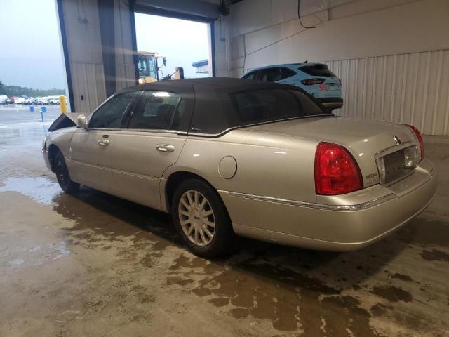 1LNHM81WX7Y626123 - 2007 LINCOLN TOWN CAR SIGNATURE SILVER photo 2