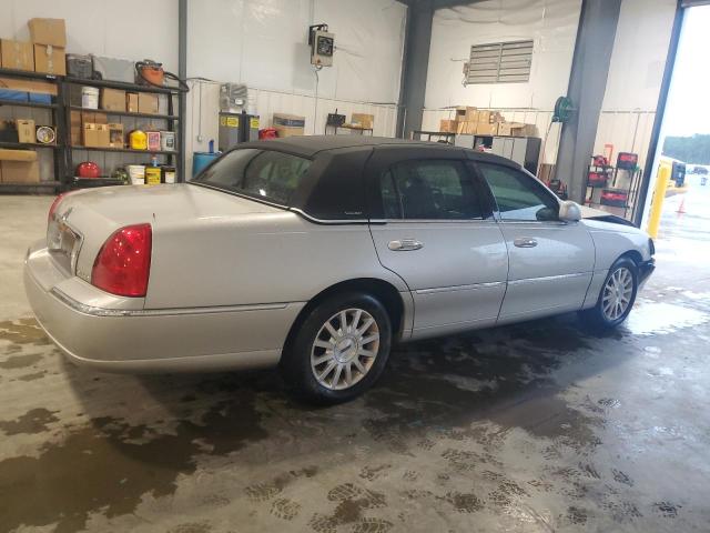 1LNHM81WX7Y626123 - 2007 LINCOLN TOWN CAR SIGNATURE SILVER photo 3