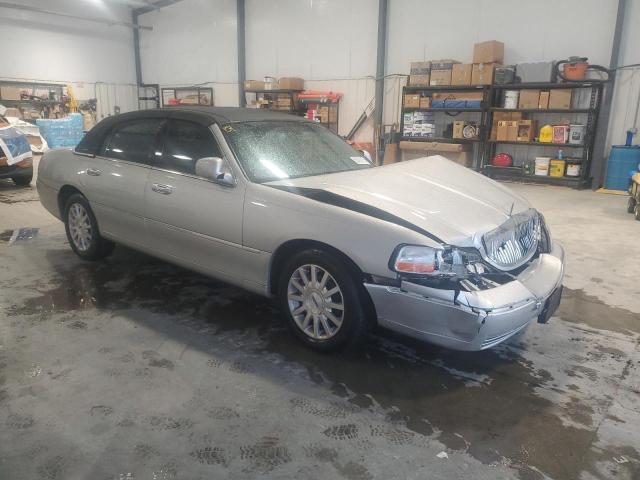 1LNHM81WX7Y626123 - 2007 LINCOLN TOWN CAR SIGNATURE SILVER photo 4