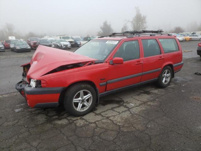 YV1LZ5646W2526375 - 1998 VOLVO V70 XC RED photo 1