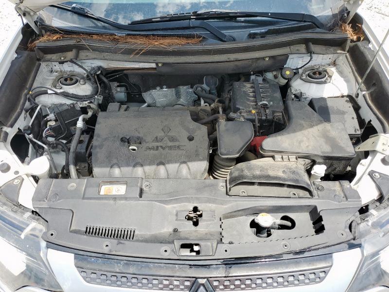 JA4AD2A31LZ013623 - 2020 MITSUBISHI OUTLANDER ES WHITE photo 12
