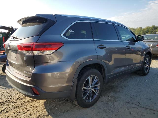 5TDJZRFH7HS522595 - 2017 TOYOTA HIGHLANDER SE CHARCOAL photo 3