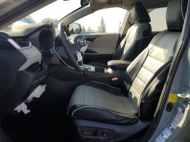 2T3R6RFV6MW019408 - 2021 TOYOTA RAV4 XLE GRAY photo 7