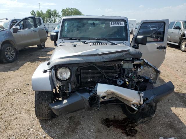 1C4BJWEGXDL670982 - 2013 JEEP WRANGLER U SAHARA ვერცხლისფერი ფოტო 5