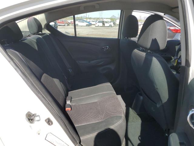 3N1CN7AP8JL808378 - 2018 NISSAN VERSA S Weiß Foto 10