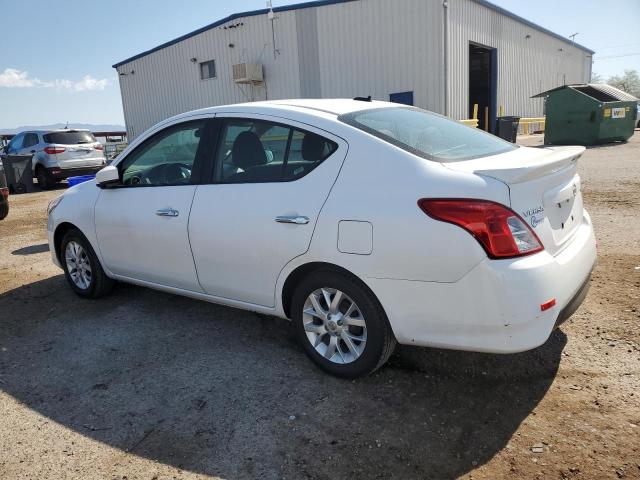 3N1CN7AP8JL808378 - 2018 NISSAN VERSA S Weiß Foto 2