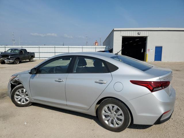 3KPC24A33JE021554 - 2018 HYUNDAI ACCENT SE Серебристый фото 2