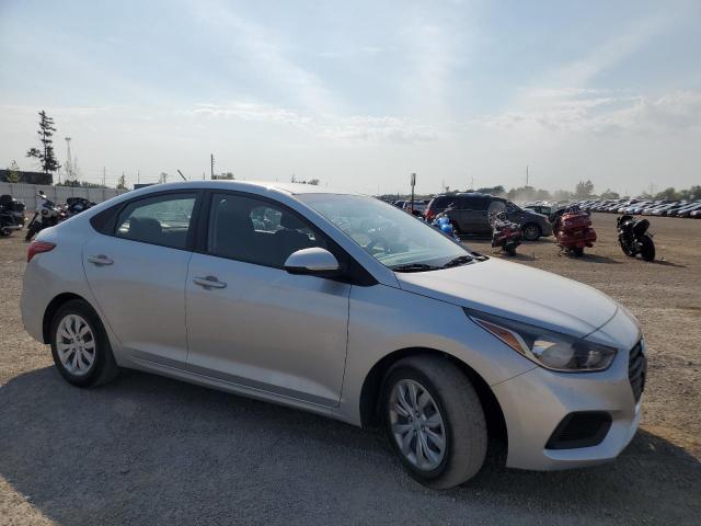 3KPC24A33JE021554 - 2018 HYUNDAI ACCENT SE Серебристый фото 4