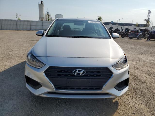 3KPC24A33JE021554 - 2018 HYUNDAI ACCENT SE Серебристый фото 5
