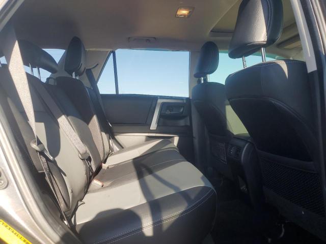 JTEBU5JR0L5803286 - 2020 TOYOTA 4RUNNER SR5/SR5 PREMIUM GRAY photo 11