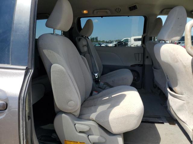 5TDKK3DC0DS332046 - 2013 TOYOTA SIENNA LE GRAY photo 11