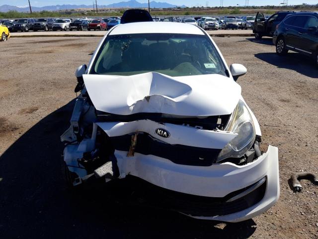 KNADM4A32H6044934 - 2017 KIA RIO LX WHITE photo 5