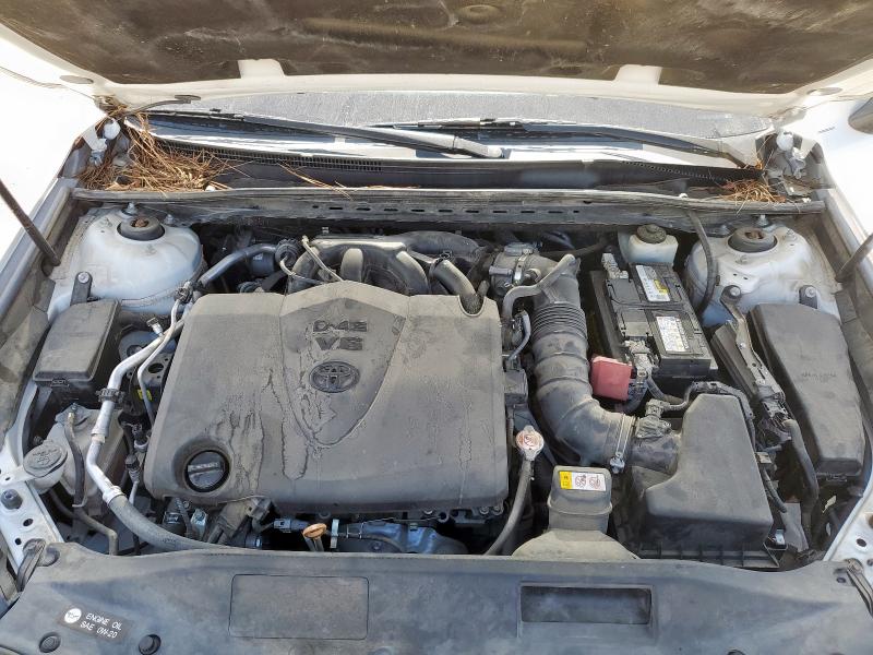 4T1BZ1HK6JU017370 - 2018 TOYOTA CAMRY XSE WHITE photo 11