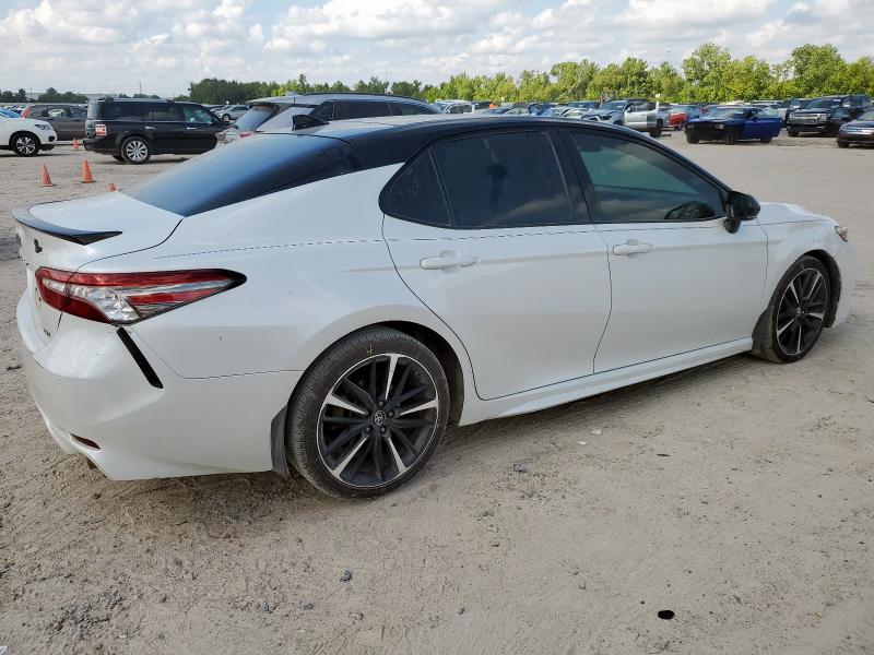 4T1BZ1HK6JU017370 - 2018 TOYOTA CAMRY XSE WHITE photo 3
