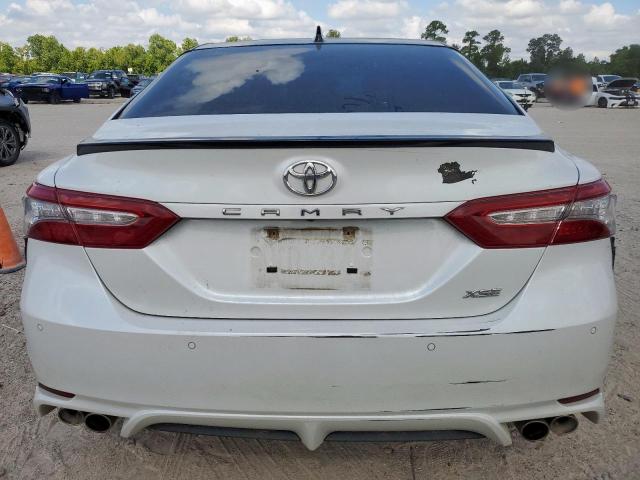 4T1BZ1HK6JU017370 - 2018 TOYOTA CAMRY XSE WHITE photo 6