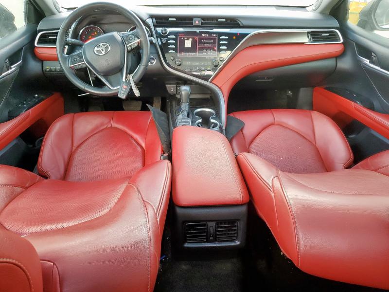 4T1BZ1HK6JU017370 - 2018 TOYOTA CAMRY XSE WHITE photo 8