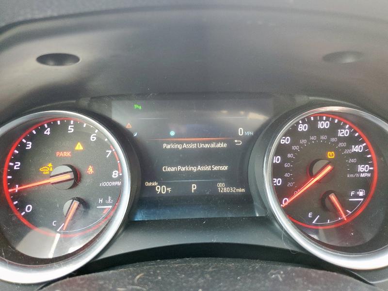 4T1BZ1HK6JU017370 - 2018 TOYOTA CAMRY XSE WHITE photo 9