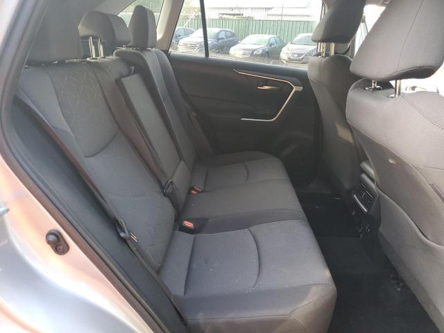 JTMP1RFVXKD028063 - 2019 TOYOTA RAV4 XLE Srebrny zdjęcie 10