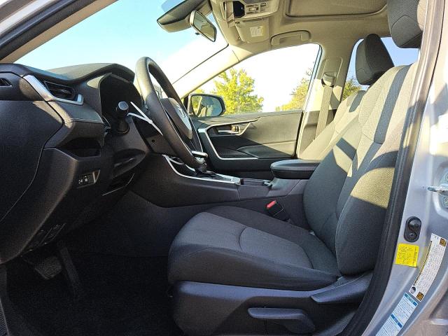 JTMP1RFVXKD028063 - 2019 TOYOTA RAV4 XLE Srebrny zdjęcie 7