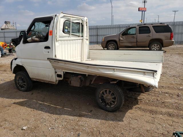 U72T0204760 - 2006 NISSAN TRUCK WHITE photo 2