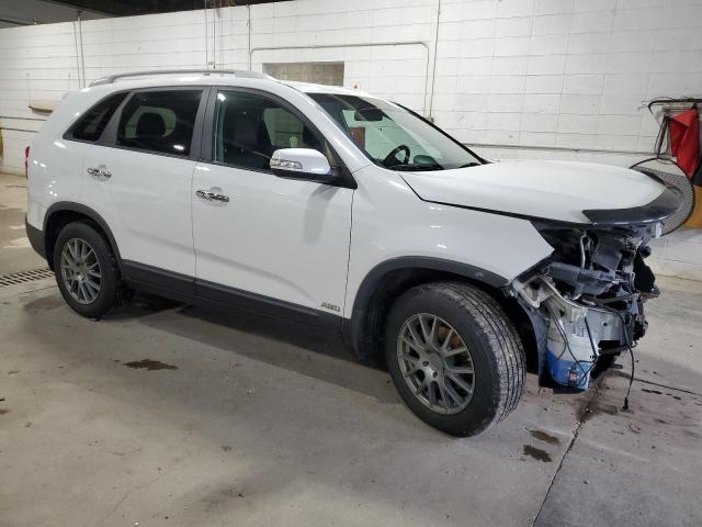 5XYKUDA29DG311639 - 2013 KIA SORENTO EX WHITE photo 4
