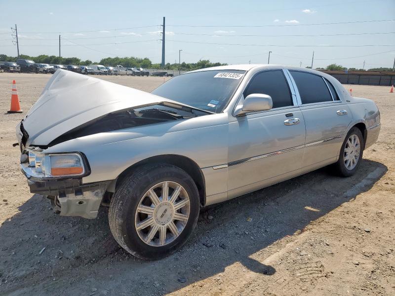 2003 LINCOLN TOWN CAR SIGNATURE, 