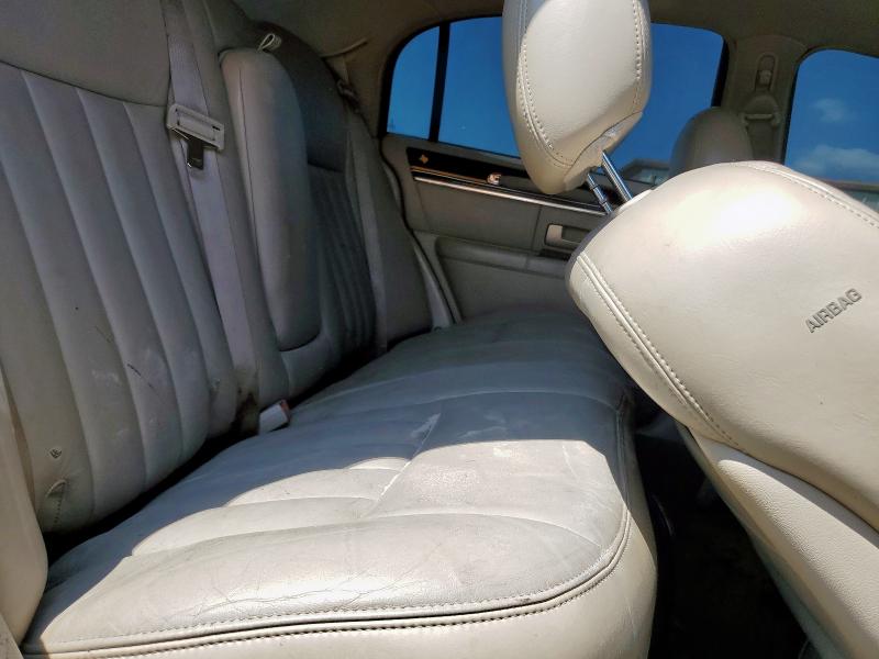1LNHM82W13Y608408 - 2003 LINCOLN TOWN CAR SIGNATURE SILVER photo 10