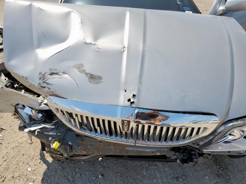 1LNHM82W13Y608408 - 2003 LINCOLN TOWN CAR SIGNATURE SILVER photo 11