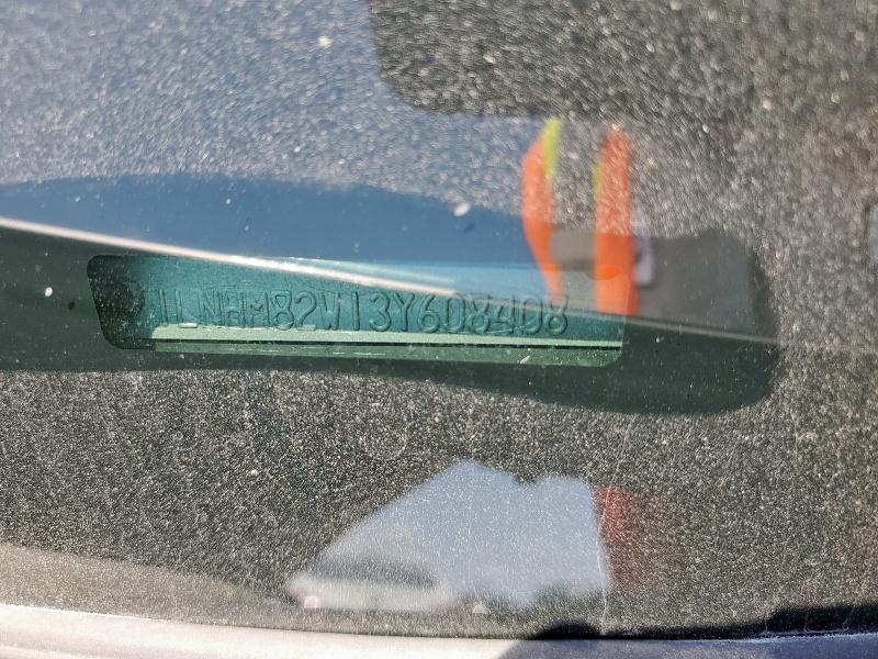 1LNHM82W13Y608408 - 2003 LINCOLN TOWN CAR SIGNATURE SILVER photo 12