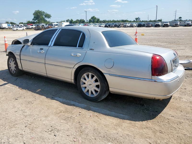 1LNHM82W13Y608408 - 2003 LINCOLN TOWN CAR SIGNATURE SILVER photo 2