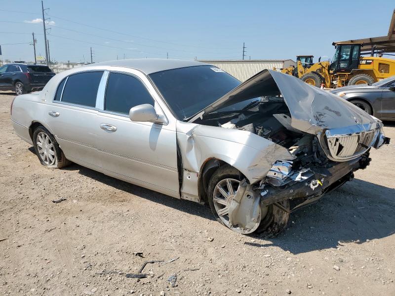 1LNHM82W13Y608408 - 2003 LINCOLN TOWN CAR SIGNATURE SILVER photo 4