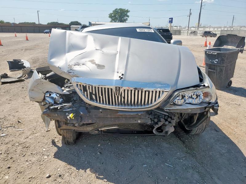1LNHM82W13Y608408 - 2003 LINCOLN TOWN CAR SIGNATURE SILVER photo 5
