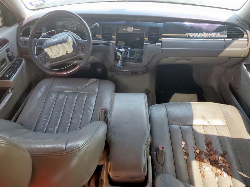 1LNHM82W13Y608408 - 2003 LINCOLN TOWN CAR SIGNATURE SILVER photo 8