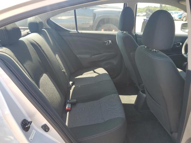 3N1CN7AP3KL881532 - 2019 NISSAN VERSA S SILVER photo 10