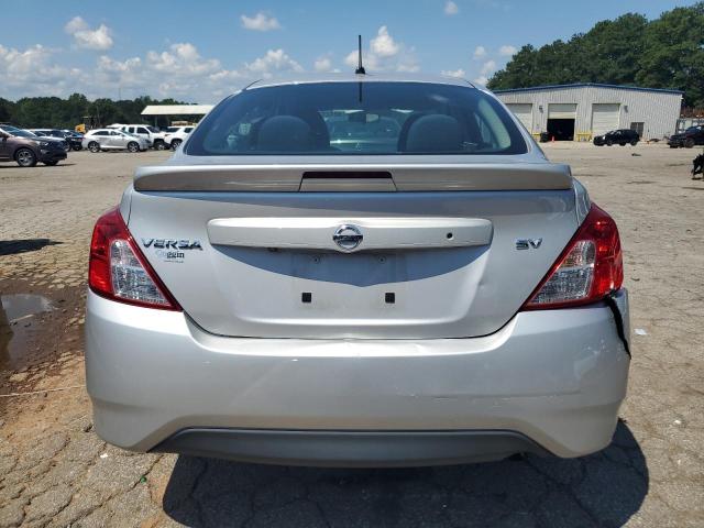 3N1CN7AP3KL881532 - 2019 NISSAN VERSA S SILVER photo 6