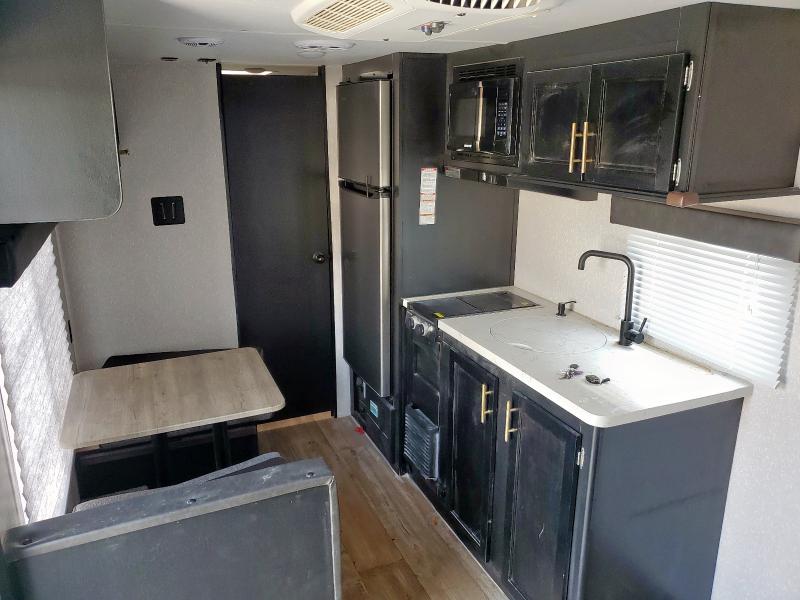 5ZT2CKEC9NY019975 - 2022 FOREST RIVER WOLF PUP 16FQJP GRAY photo 6