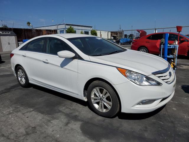 5NPEB4AC3DH769312 - 2013 HYUNDAI SONATA GLS WHITE photo 4