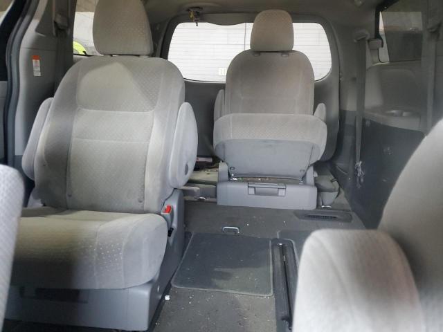 5TDJZ3DC6JS191857 - 2018 TOYOTA SIENNA LE SILVER photo 10