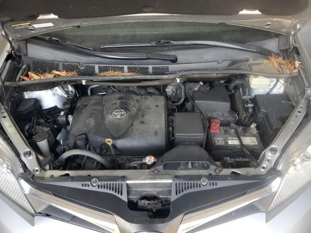 5TDJZ3DC6JS191857 - 2018 TOYOTA SIENNA LE SILVER photo 12