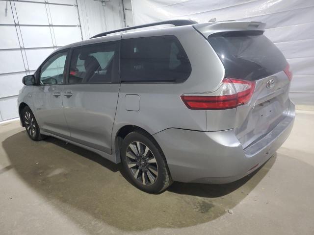 5TDJZ3DC6JS191857 - 2018 TOYOTA SIENNA LE SILVER photo 2