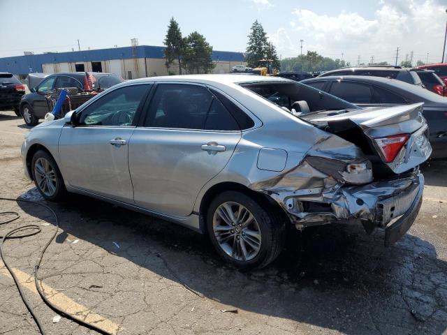 4T1BF1FK2FU878371 - 2015 TOYOTA CAMRY SE LE SILVER photo 2