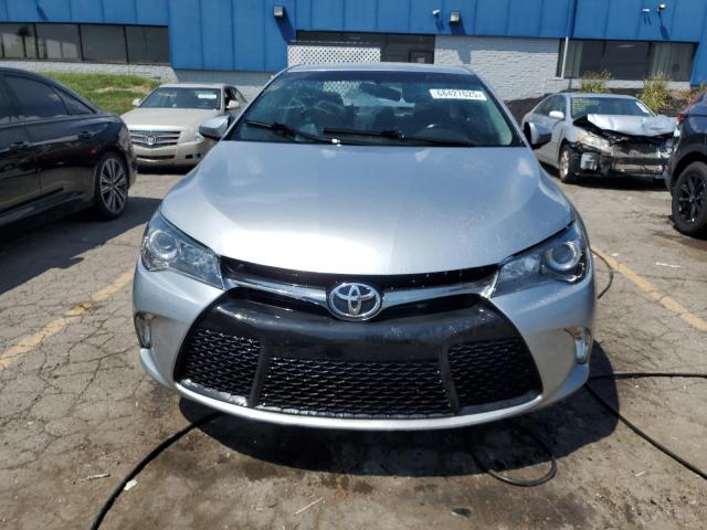 4T1BF1FK2FU878371 - 2015 TOYOTA CAMRY SE LE SILVER photo 5